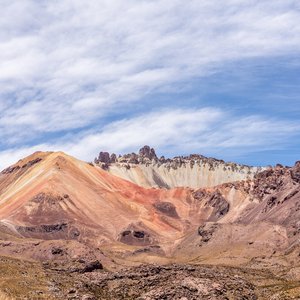 Beau cratère coloré du volcan Tunupa en Bolivie