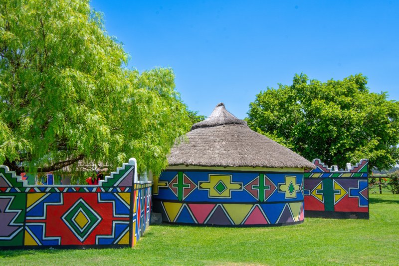 Architecture originale d'un village traditionnel de Ndebele en Afrique du Sud