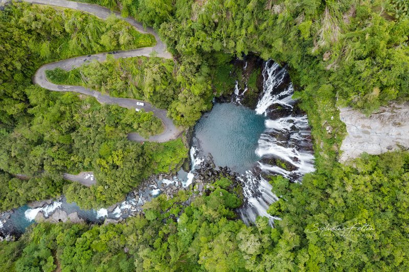 Vue aérienne sur la Cascade Grand Galet et le bassin Langevin de l'île de La Réunion