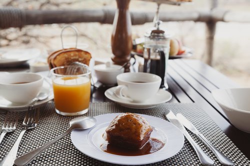 Tanzanie, petit déjeuner dans la brousse