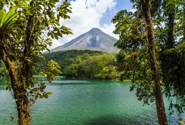 Arenal volcan Costa Rica Parkol Shutterstock