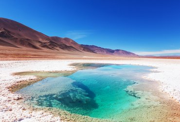 Piscine naturelle à Salinas Grandes en Argentine
