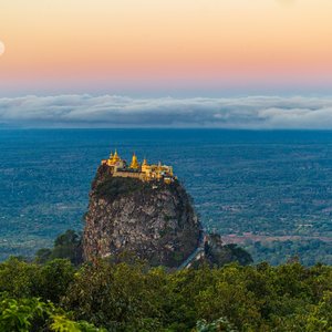 Monastere du Mont Popa en Birmanie