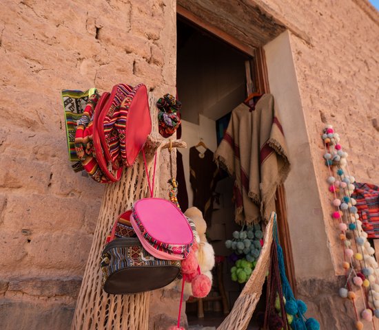 Boutique de souvenirs dans la ville touristique de Purmamarca à Jujuy en Argentine