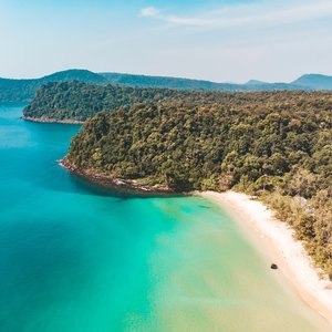 Côte de l'île de Koh Rong Samloem, Cambodge