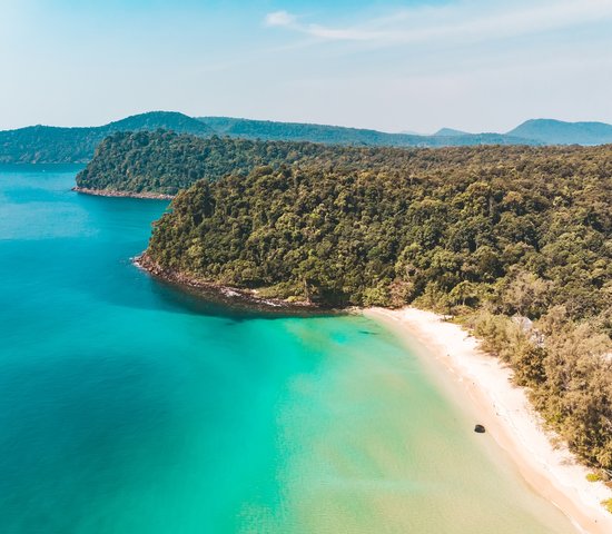 Côte de l'île de Koh Rong Samloem, Cambodge