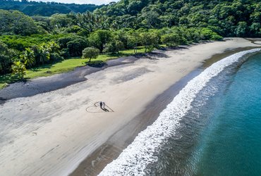 Couple sur une plage au Costa Rica