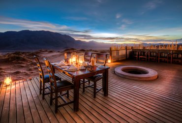 Désert du Namib Dîner aux chandelles voyage de noces