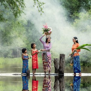 Femmes balinaises en costumes traditionnels, culture de l'île de Bali et d'Indonésie