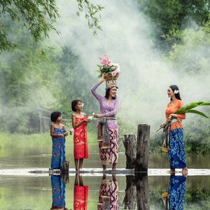 Femmes balinaises en costumes traditionnels, culture de l'île de Bali et d'Indonésie