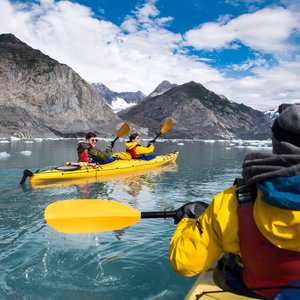 Groupe d'amis en Kayak en Alaska, Etats Unis