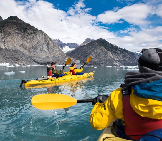 Groupe d'amis en Kayak en Alaska, Etats Unis