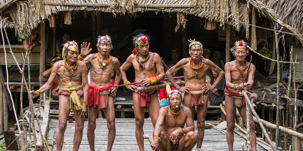 Indonésie MENTAWAI hommes fleurs