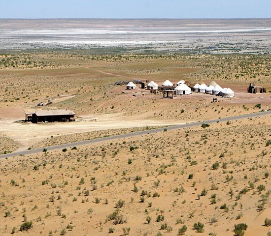 Le désert Kyzyl Kum en Ouzbékistan