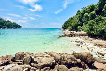 Plage d'émeraude à Pangkor Laut en Malaisie