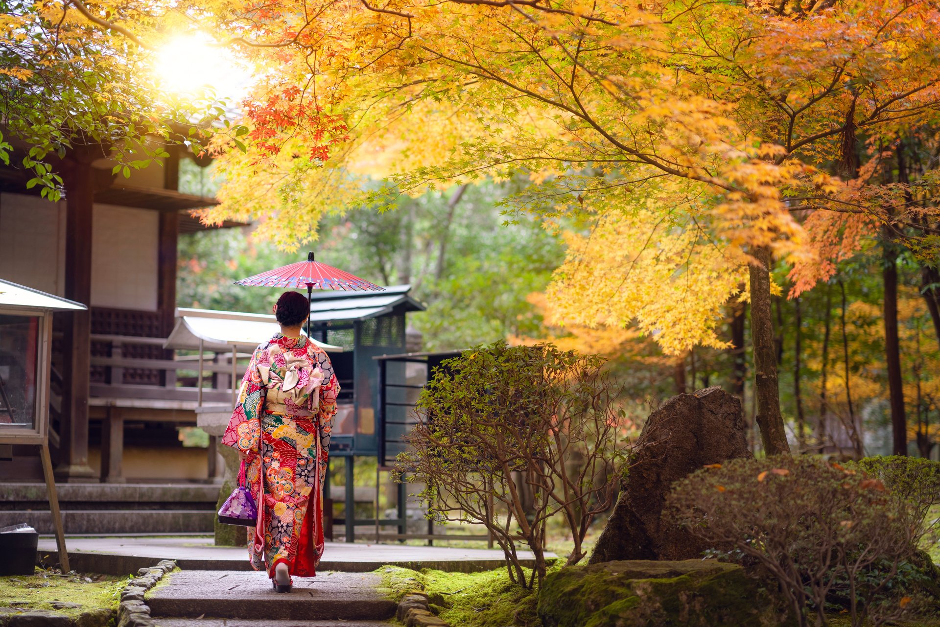 Osaka femme en kimono geisha temple