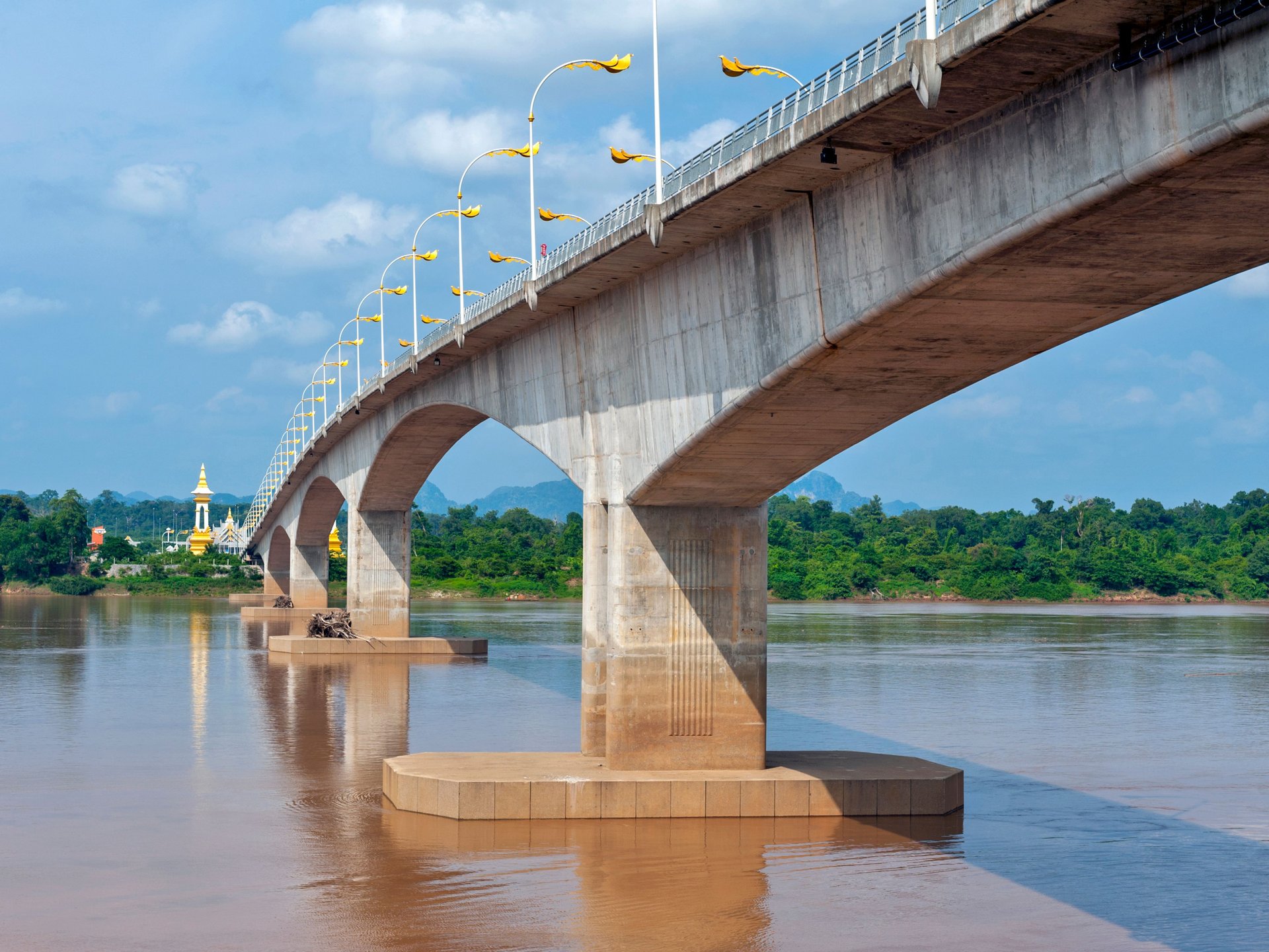 Pont de l'amitié entre la Thaïlande et le Laos sur le fleuve Mékong reliant la province de Nakhon Phanom en Thaïlande à Thakhek, province de Khammouane au Laos