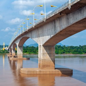 Pont de l'amitié entre la Thaïlande et le Laos sur le fleuve Mékong reliant la province de Nakhon Phanom en Thaïlande à Thakhek, province de Khammouane au Laos