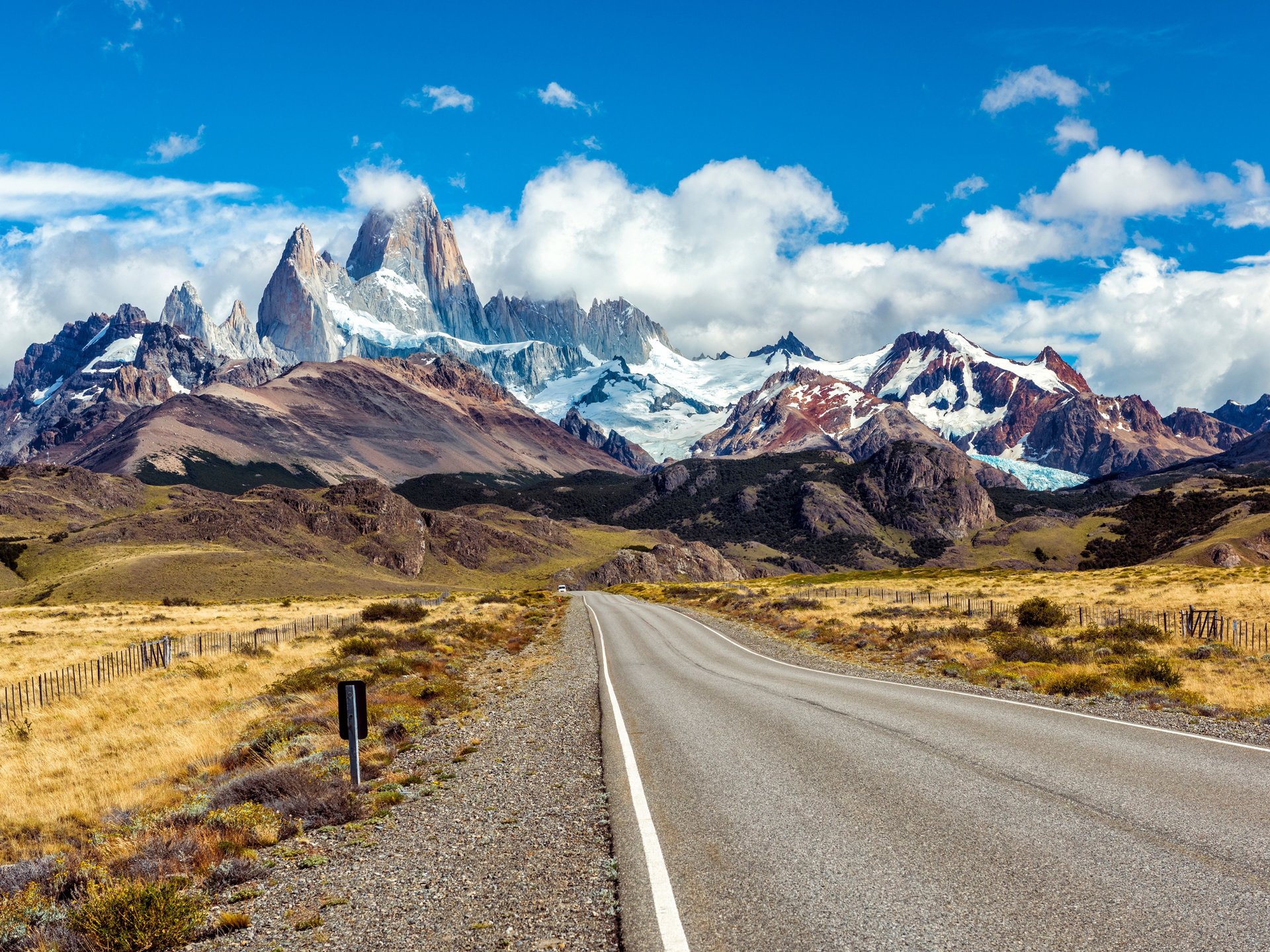 Route et vue sur la Fitz Roy, Argentine