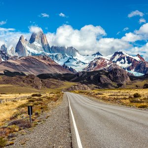 Route et vue sur la Fitz Roy, Argentine
