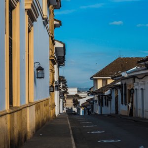 Rue de la ville de Popyan en Colombie