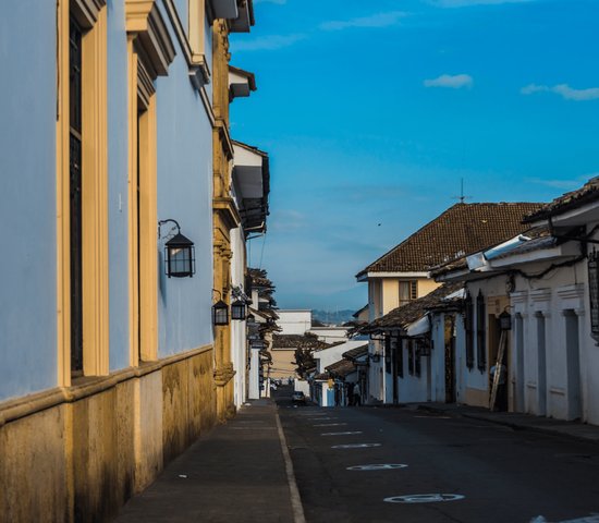 Rue de la ville de Popyan en Colombie