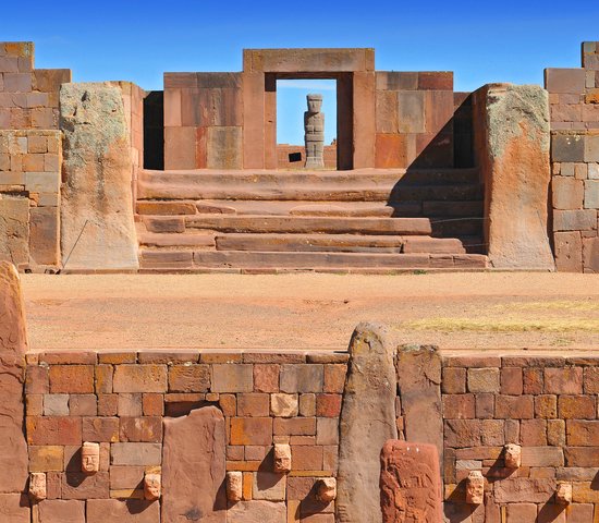 Temple Kalasasaya, un important site archéologique précolombien à Tiwanaku, en Bolivie