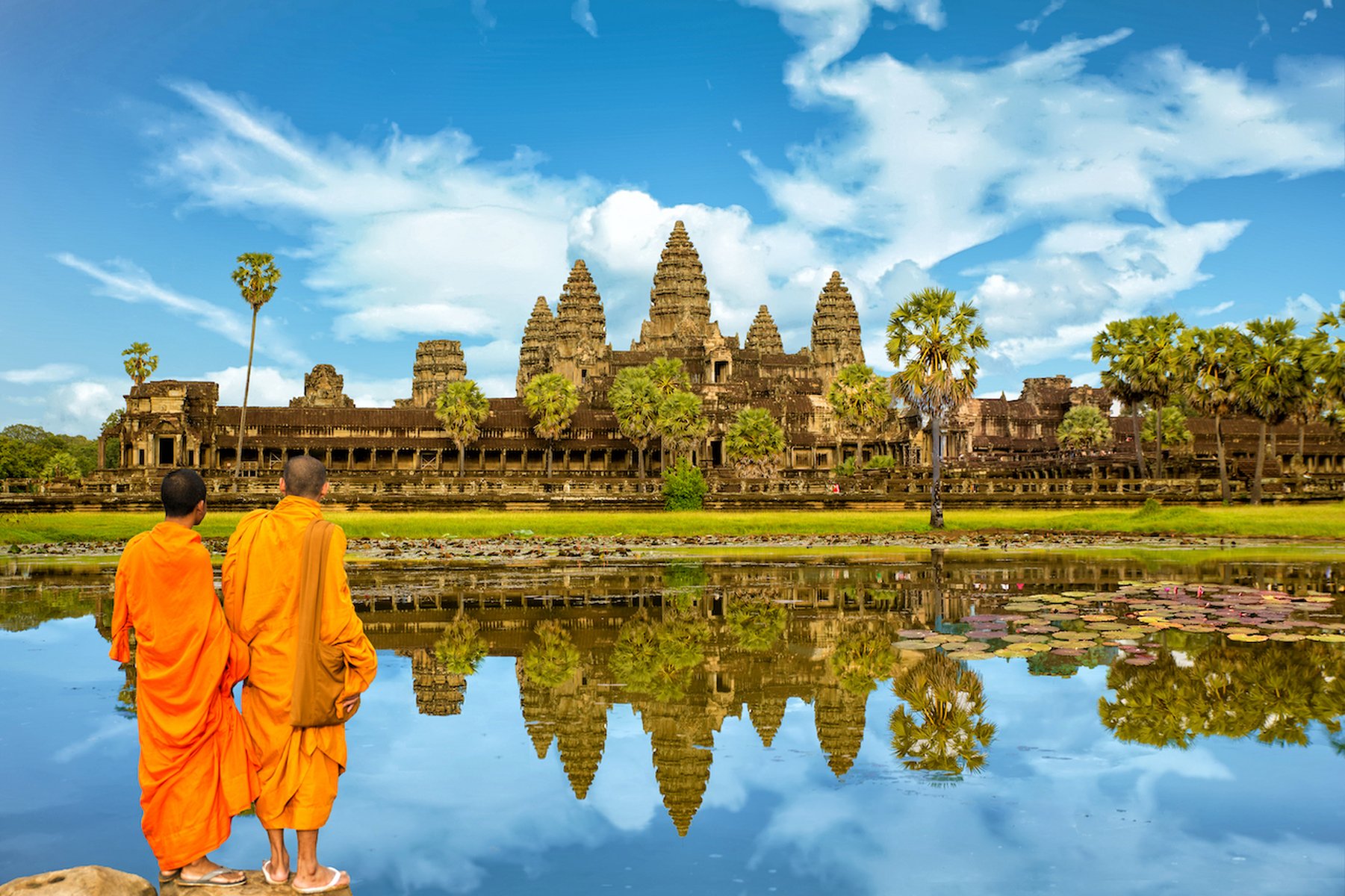 Moines à Angkor au Combodge