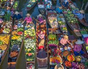 Bateaux flottants a Ratchaburi en Thailande