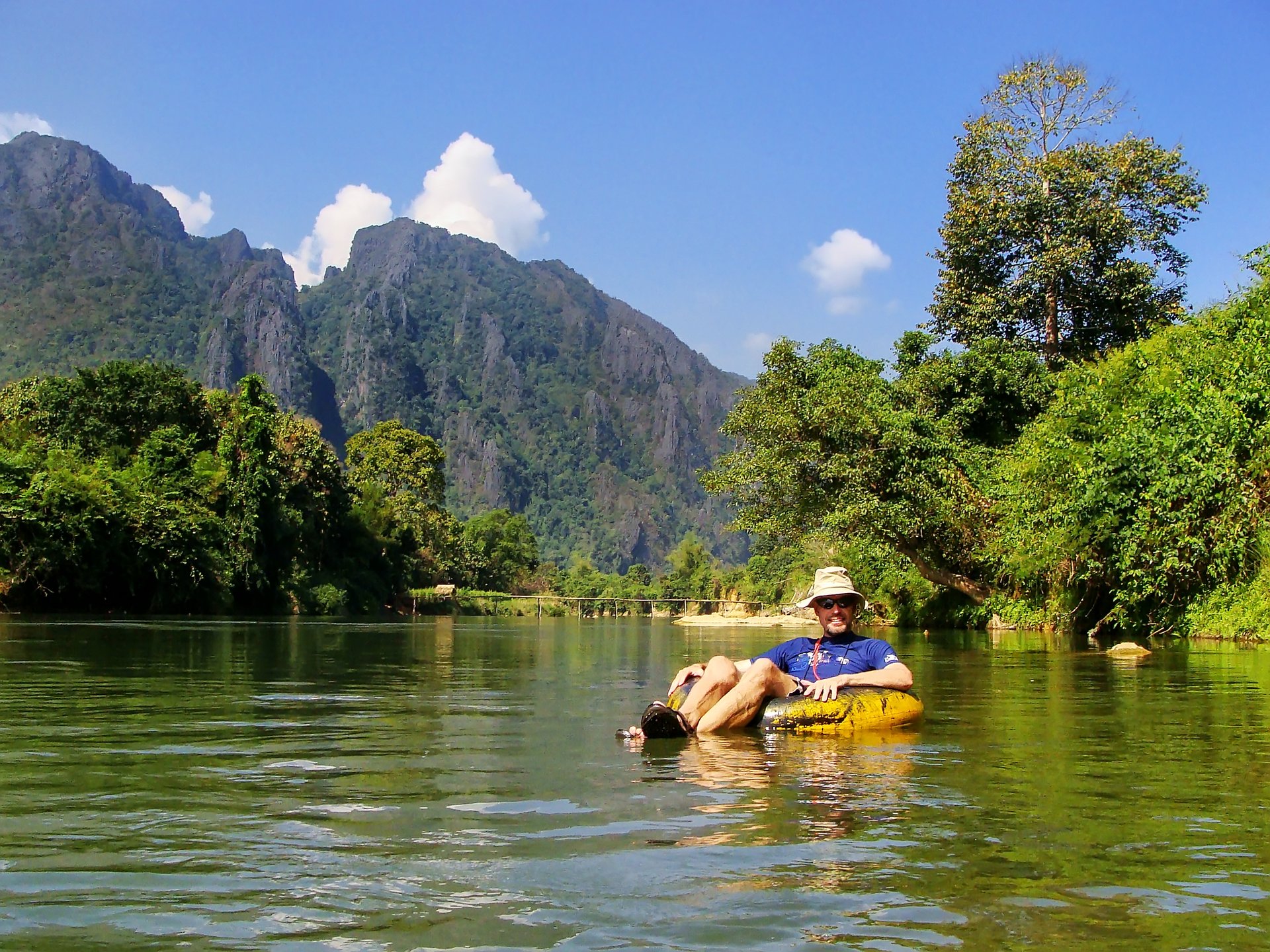 Tubing  sur la rivière de Nam Song, Laos