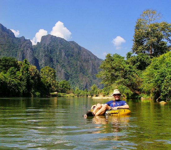 Tubing  sur la rivière de Nam Song, Laos