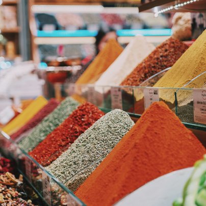 Epices au grand bazar en Turquie