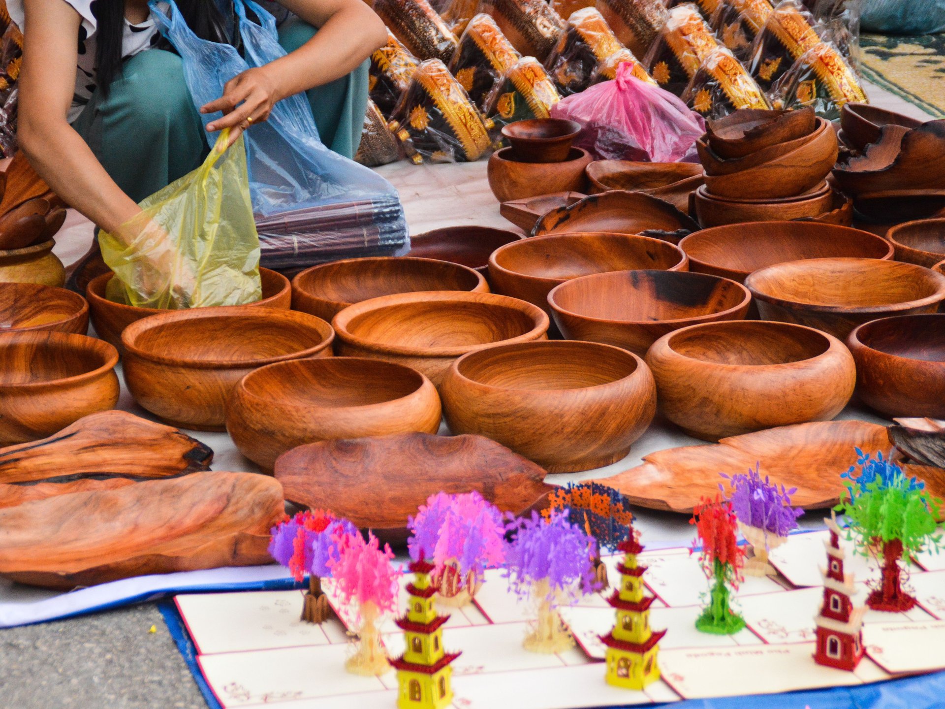 Vente de souvenirs à Luag Prabang, Laos