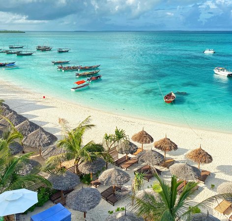 Bateaux et plage a Zanzibar
