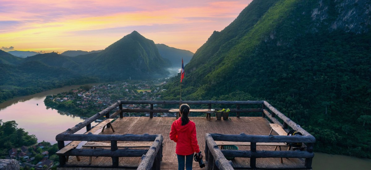 _Point de vue de Pha chom nang à Nong Khiaw, Laos.