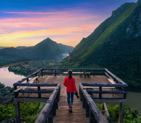 _Point de vue de Pha chom nang à Nong Khiaw, Laos.