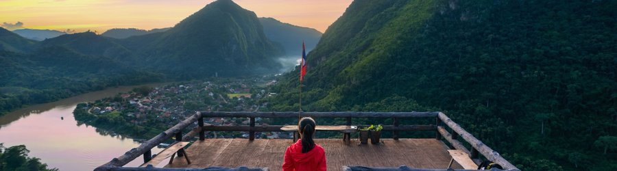 _Point de vue de Pha chom nang à Nong Khiaw, Laos.