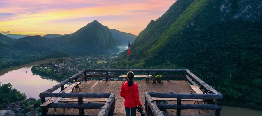 _Point de vue de Pha chom nang à Nong Khiaw, Laos.