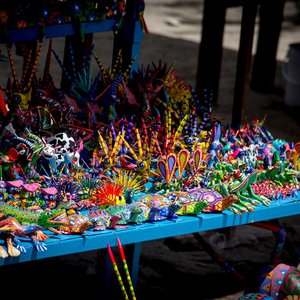 Alebrijes sur le marché au Mexique