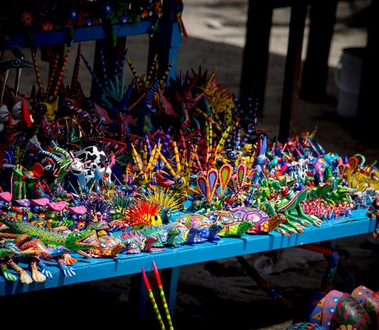 Alebrijes sur le marché au Mexique