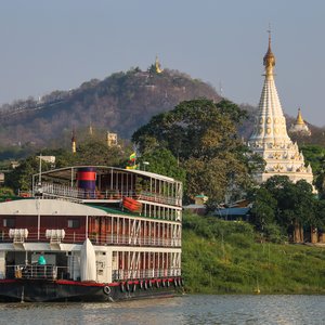 Croisière sur le fleuve de Irrawaddy en Birmanie, Myanmar