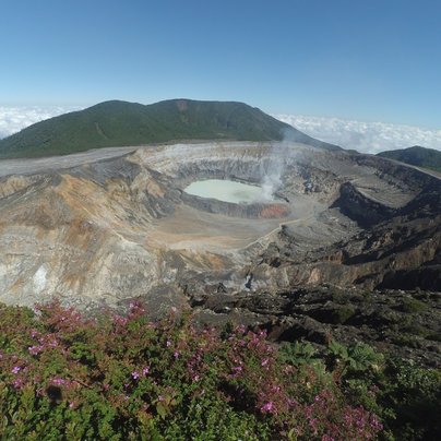 costa rica volcan