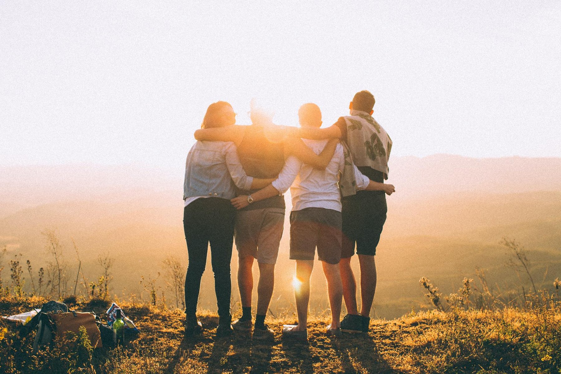 ENTRE AMIS   helena lopes PGnqT0rXWLs unsplash