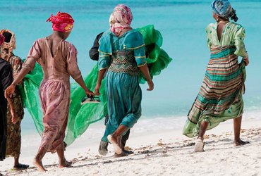 Femmes sur les plages de zanzibar