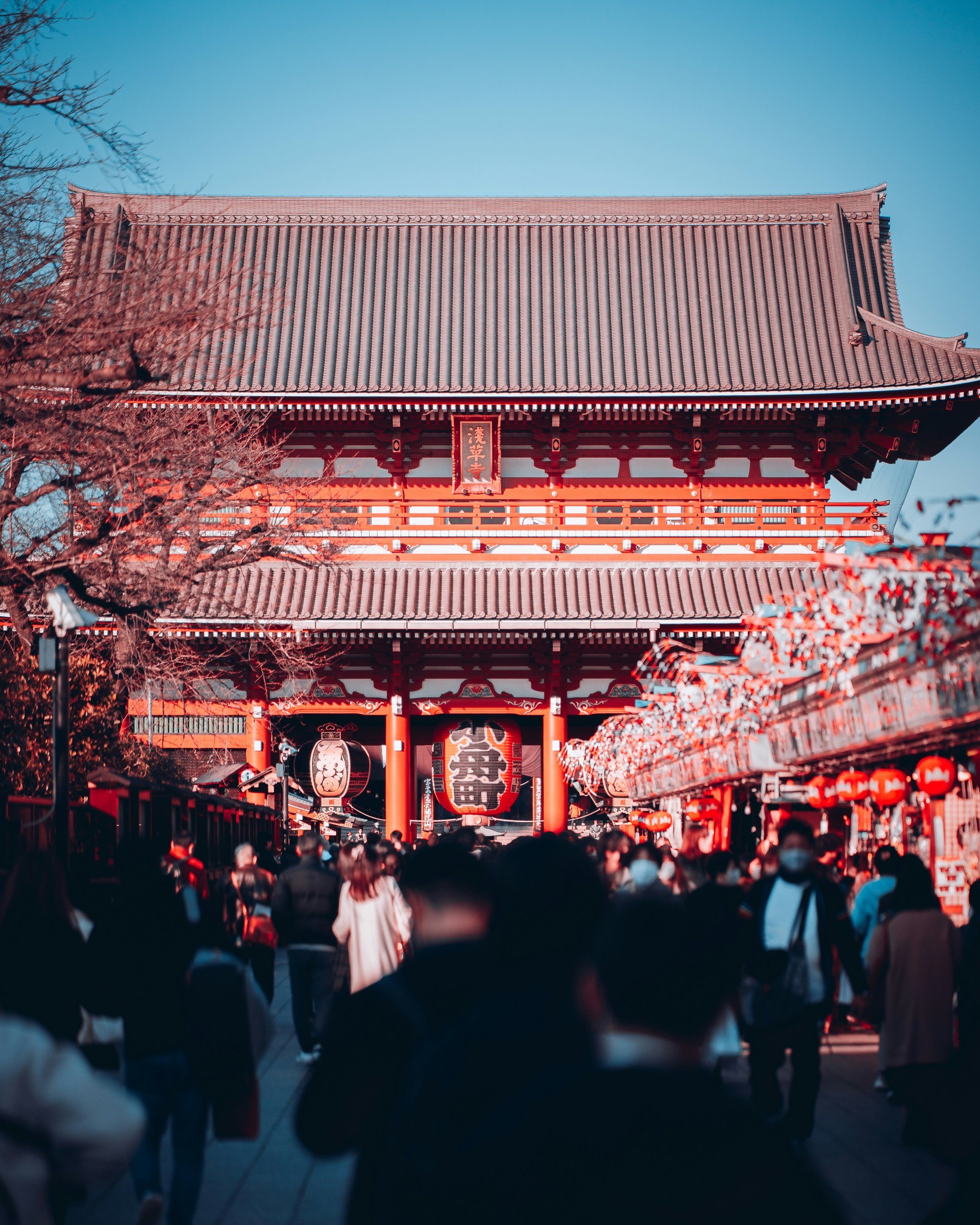 groupe de personnes marchant dans une rue tokyo japon