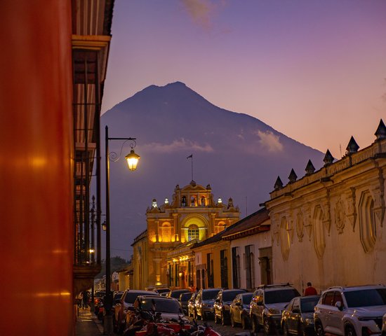 Coucher de soleil sur la ville d'Antigua, Guatemala