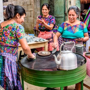 Femmes en train de faire la cuisine au Guatemala
