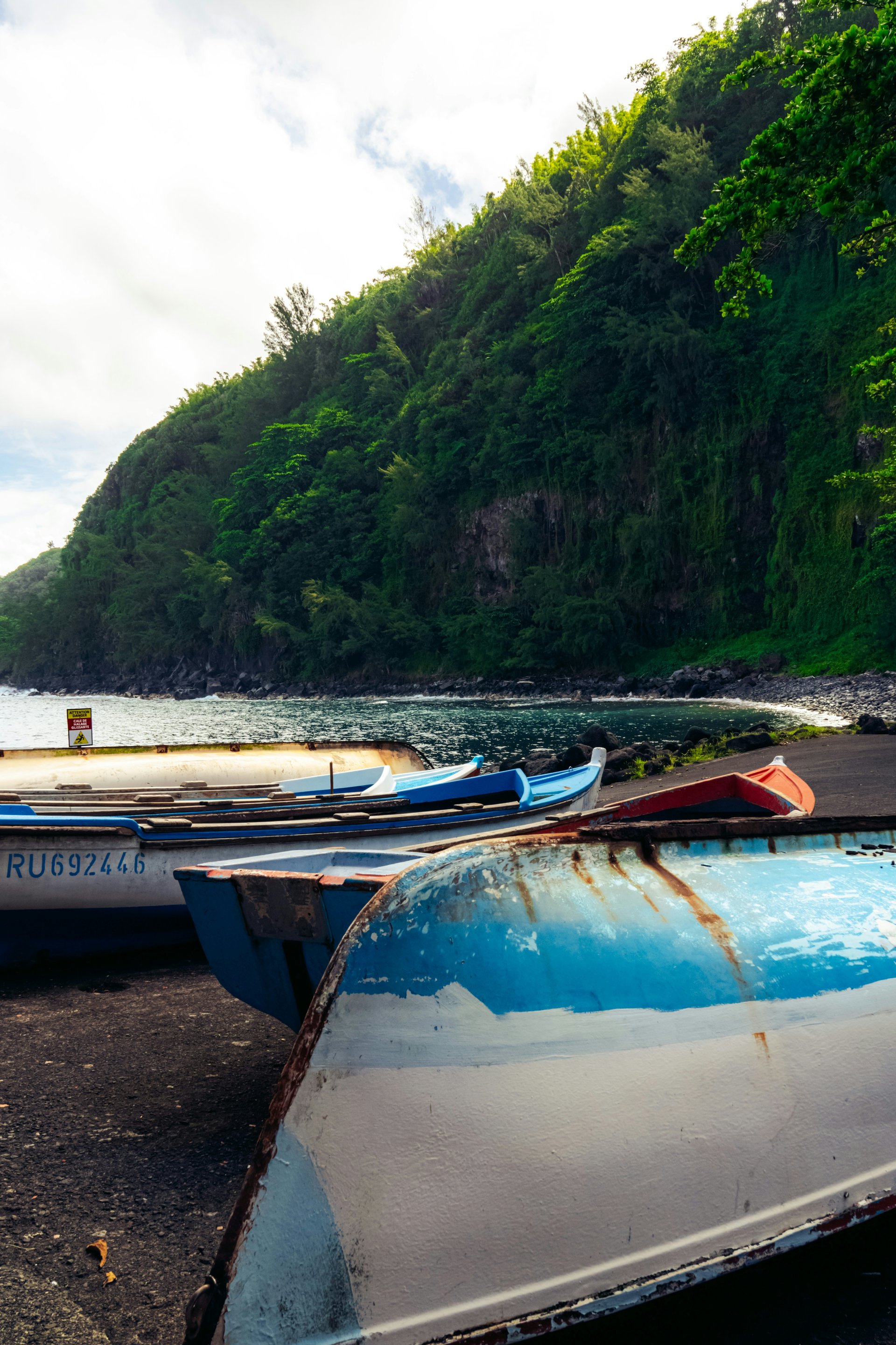 Bateaux échouées sur la plage, La Réunion, France