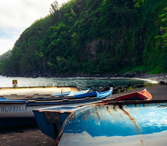 Bateaux échouées sur la plage, La Réunion, France