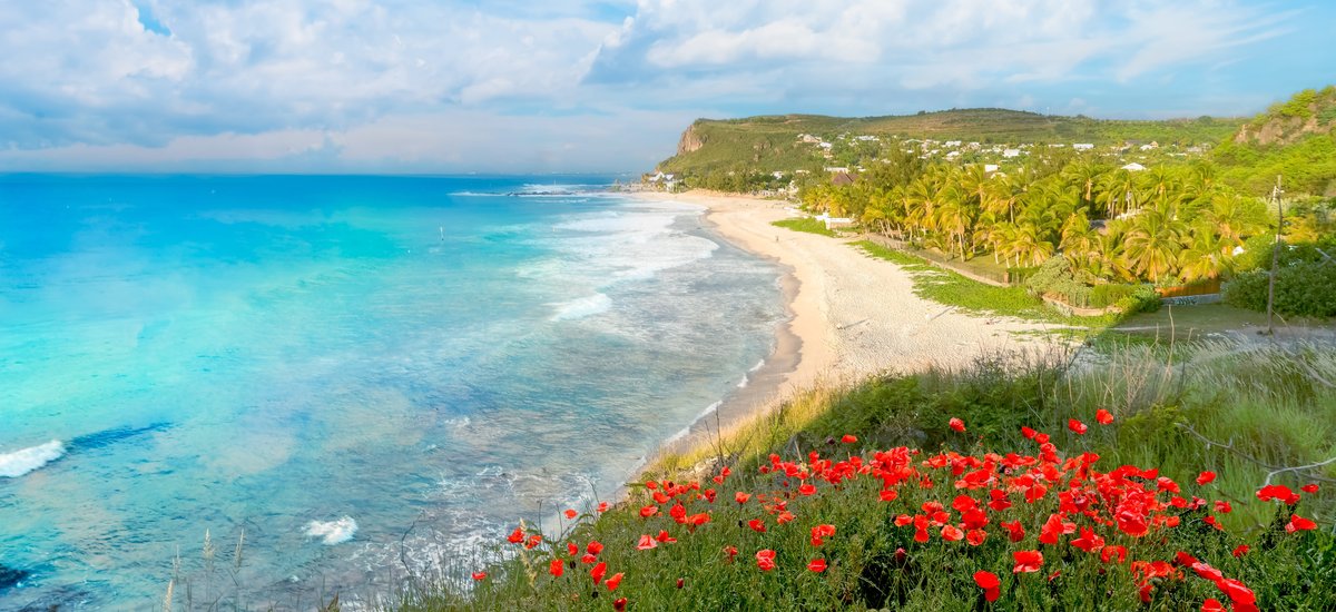 Paysage avec la plage de Boucan Canot à l'île de la Réunion